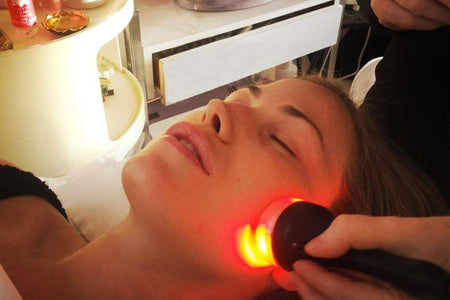 RADIANT GLOW®  WRINKLE DEFYING  AMBER LIGHT TREATMENT